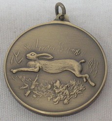 Jagdmedaille Hase-bronze - 40 mm, Ring und Öse